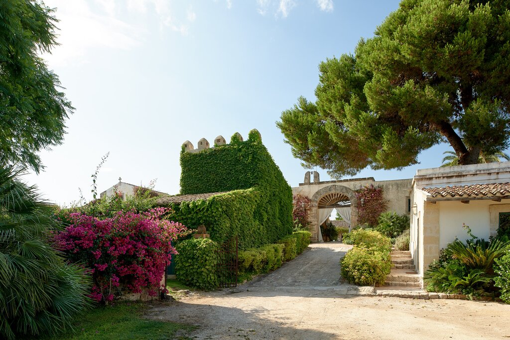 Entrance to main courtyard