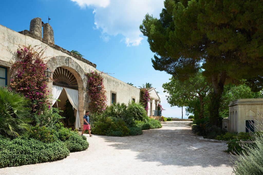 Entrance to main courtyard