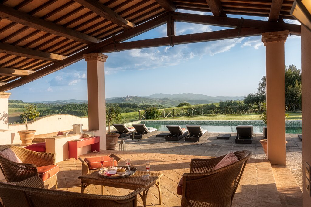 Pool loggia with views of Todi